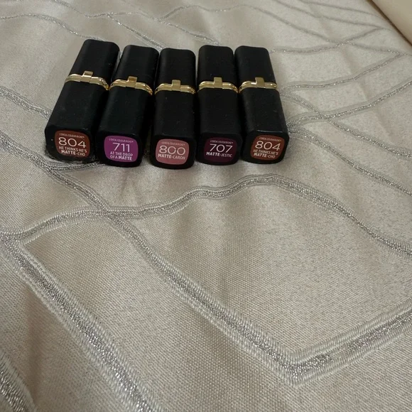 Loreal 5 Colour Riche Matte Lipstick - Picture 4 of 4